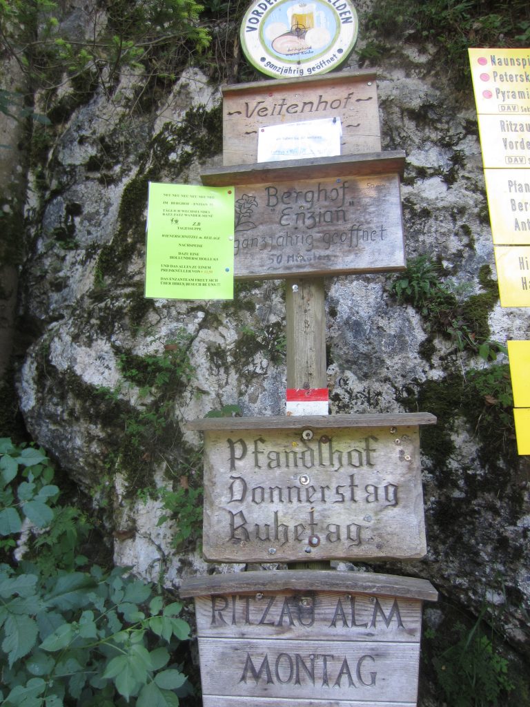 Es mangelt wahrhaftig nicht an Unterkünften auf Wanderungen im Kaiserbachtal bei Kufstein