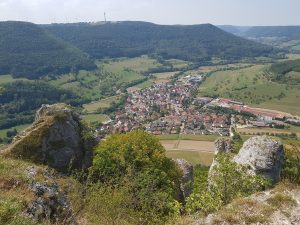 Tolle Aussichten bei der Wanderung der Felsenrunde auf die Orte Kuchen, Bad Überkingen und Geislingen!