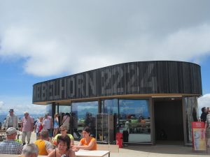 Den Gipfelpunkt erreichen auf 2.224m Höhe! Egal ob zu Fuß hoch oder mit der Bergbahn fahren! Den Gipfelpunkt erreichen auf 2.224m Höhe! Egal ob zu Fuß hoch oder mit der Bergbahn fahren!