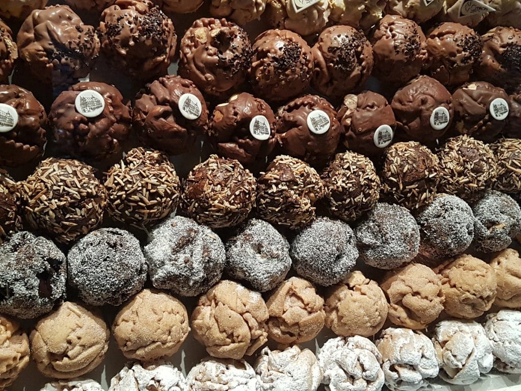 Wer kennt und mag sie nicht: leckere Schneeballen im Allgäu! Wer kennt und mag sie nicht: leckere Schneeballen im Allgäu!