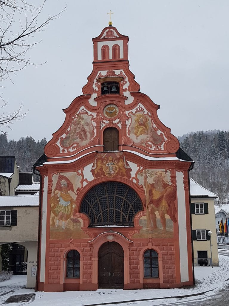 Die pittoreske Spitalkirche in Füssen ist auch ein beliebtes Fotomotiv! Die pittoreske Spitalkirche in Füssen ist auch ein beliebtes Fotomotiv!