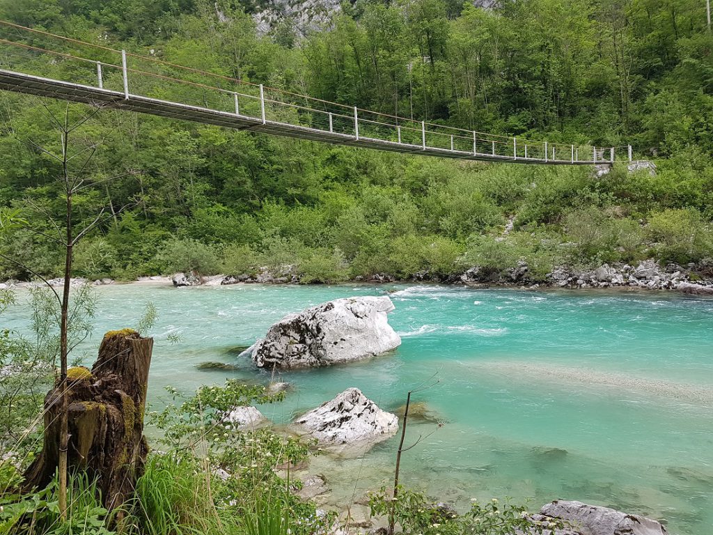 Brücke über slowenischem Fluss
