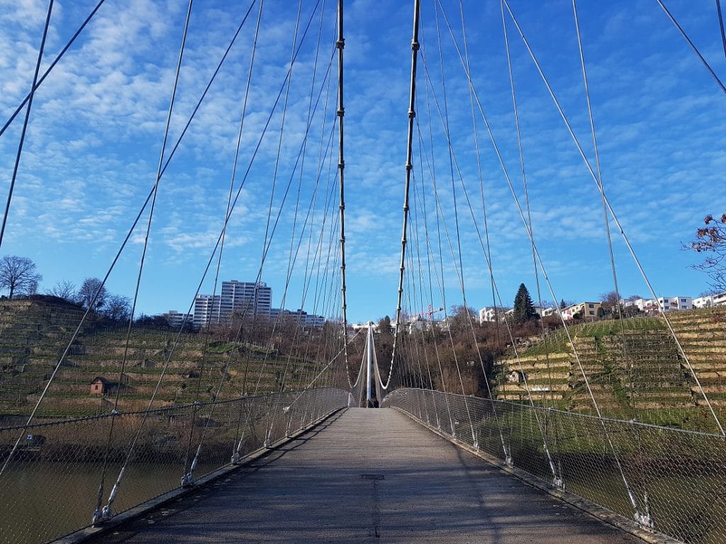 Schöne Brücke über den Neckar
