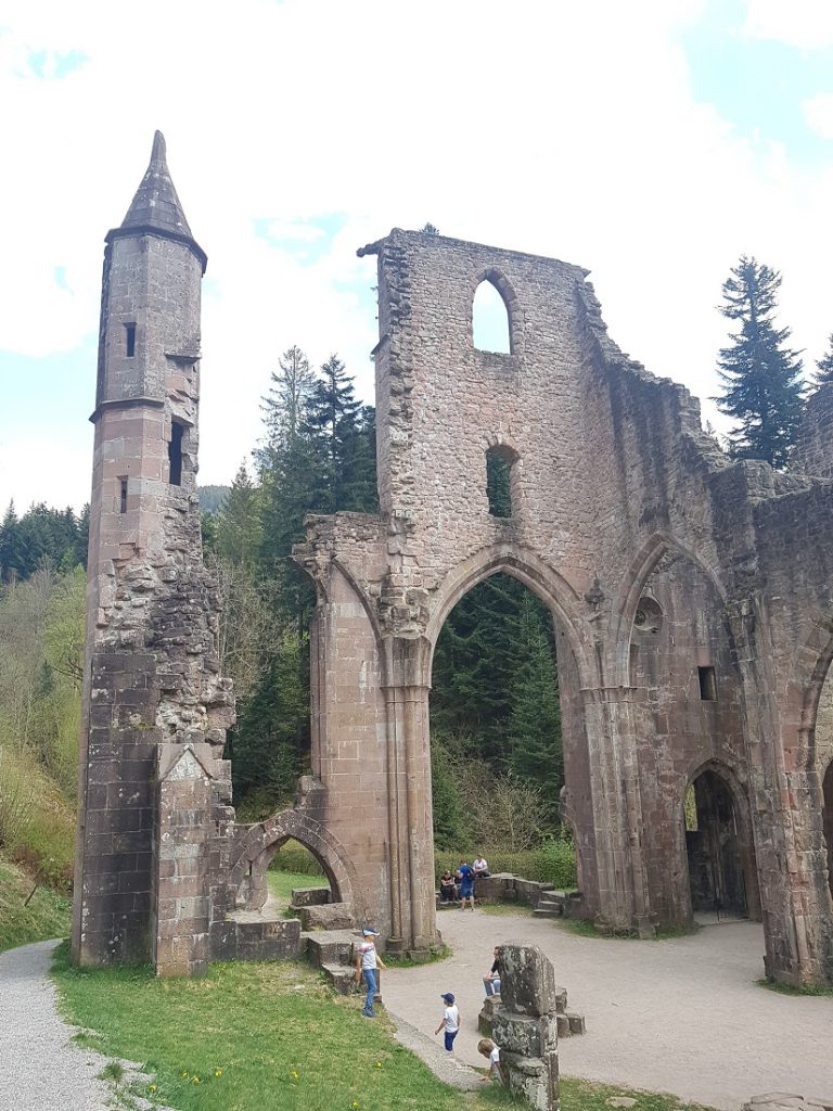 Mauern einer alten Klosteranlage