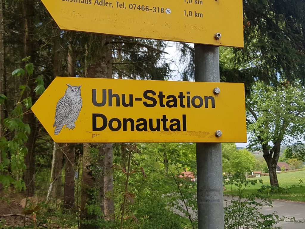 Wegweiser zur UHU-Station Donautal