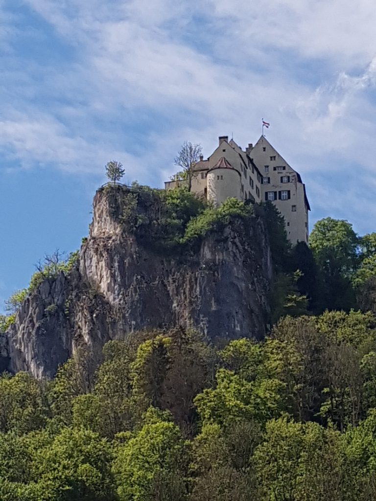Schloss auf Felsen