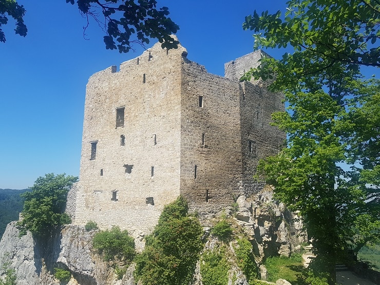 Turm einer Burgruine