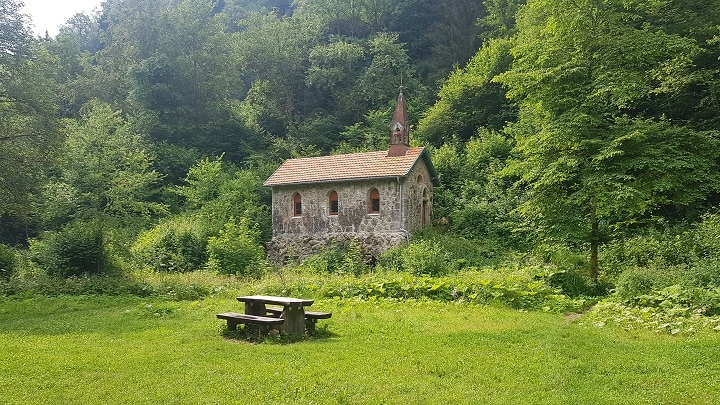 Kleine Kapelle in der Schlucht