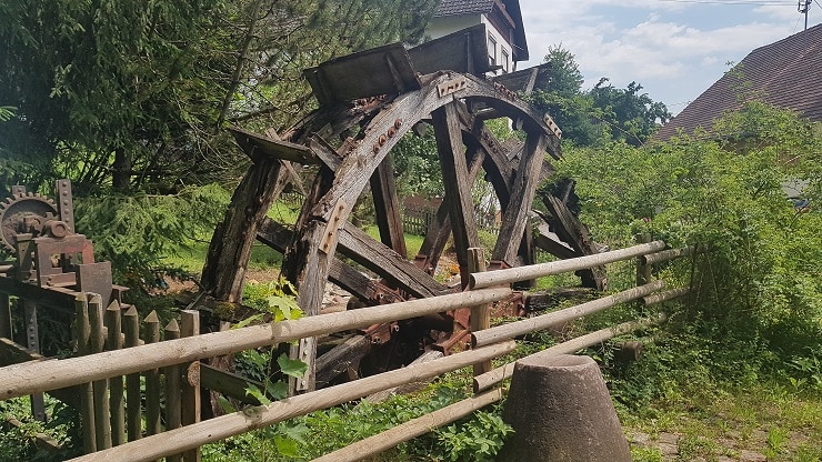 Holzrad einer Wassermühle