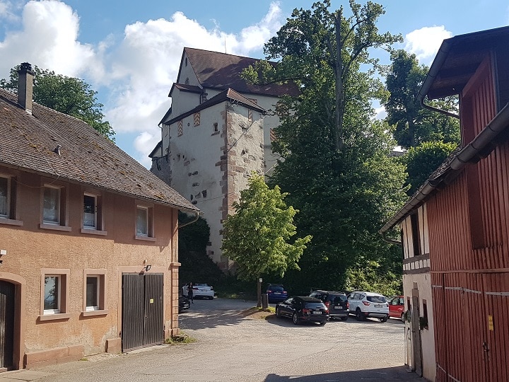 Eingang zum Schloss Staufenberg