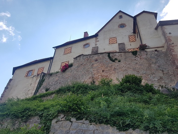 Mauer vom Schloss Staufenberg