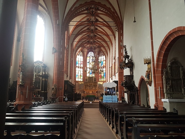 Kirchenschiff der Wallfahrtskirche Klausen am Mosel Camino