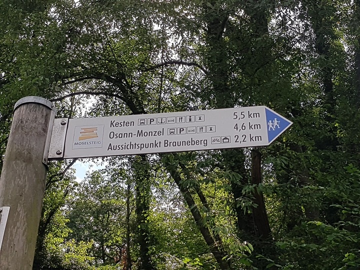 Wegweiser für das Wandern nach Osann-Monzel
