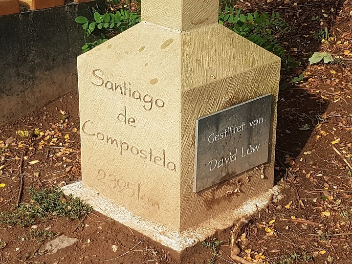 Statue mit Hinweis auf Santiago de Compostela