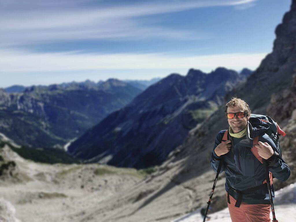 Björn von Bergparadiese in den Bergen