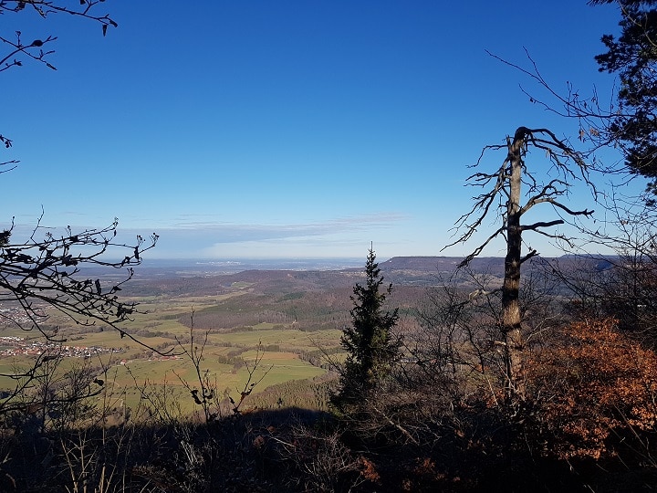 Schöne Aussicht beim Wandern vom Winterwanderweg Wintermärchen Albstadt