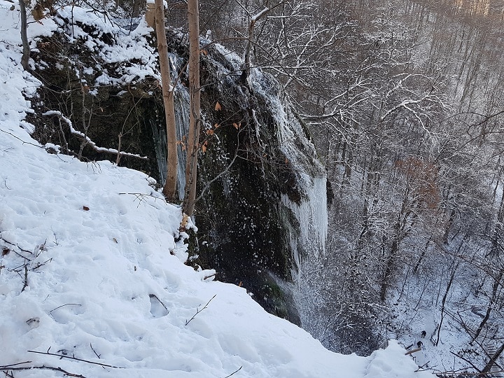 Uracher Wasserfall im Winter von oben