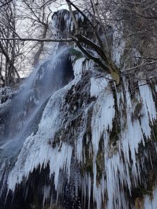 Eingefrorener Wasserfall