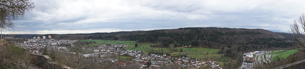 Panoramaaussicht von der Burgruine Hohennagold