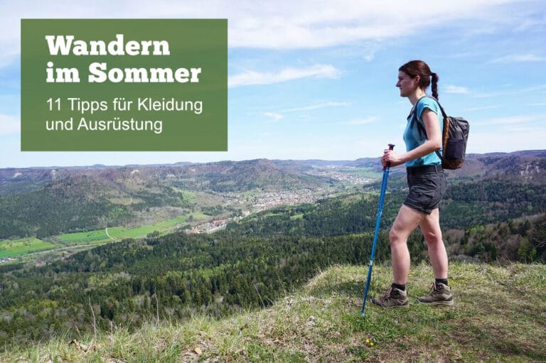 Junge Frau mit passender Bekleidung zum Wandern im Sommer