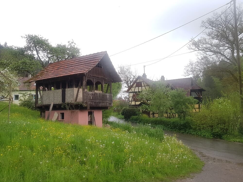 Alte Mühle im Regen