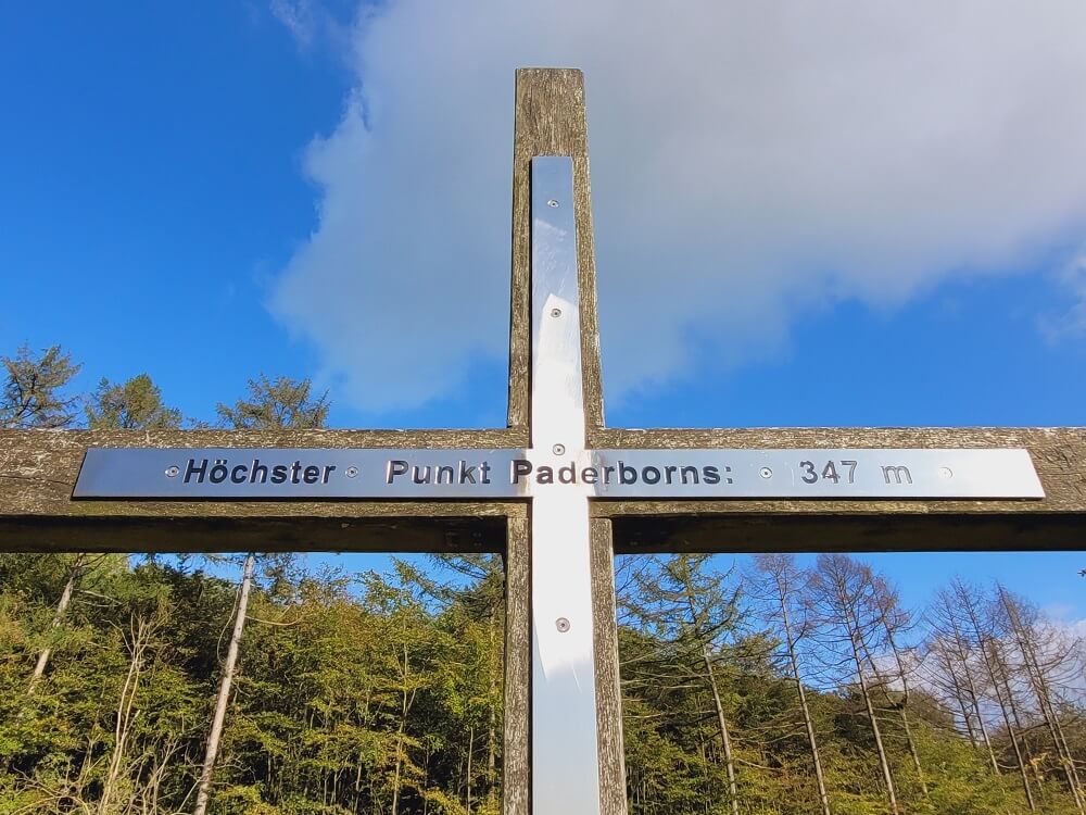 Das Gipfelkreuz auf dem Paderborner Höhenweg