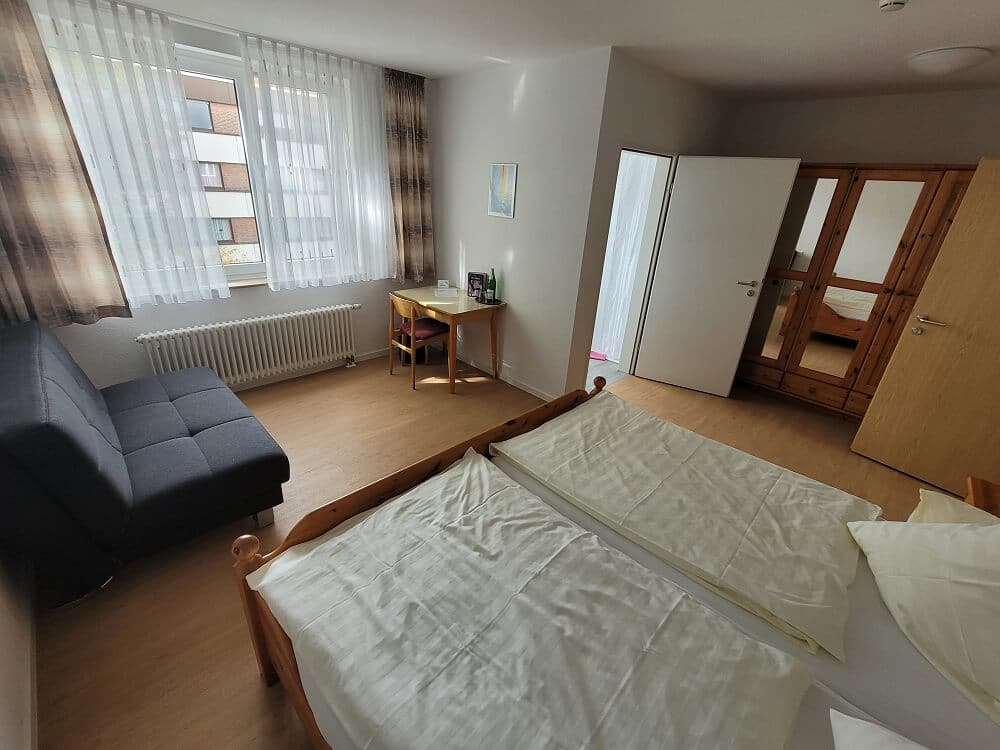Blick in ein Doppelzimmer im Gästehaus Franz Pfanner in Neuenbeken