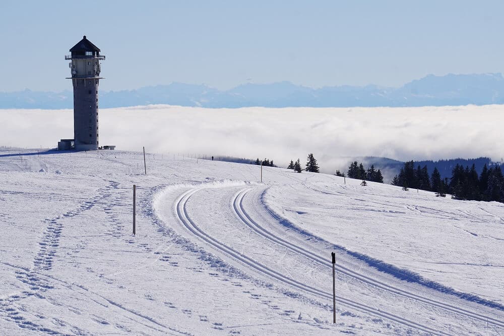 Turm auf Feldberg im Schnee
