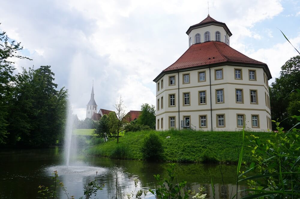 Wasserschloss Oppenweiler mit Fontäne