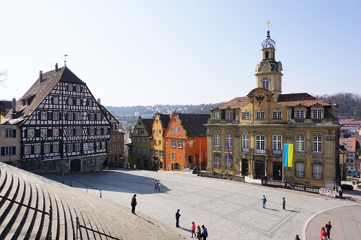 Rathaus und Fachwerkhaus am Marktplatz Schwäbisch Hall