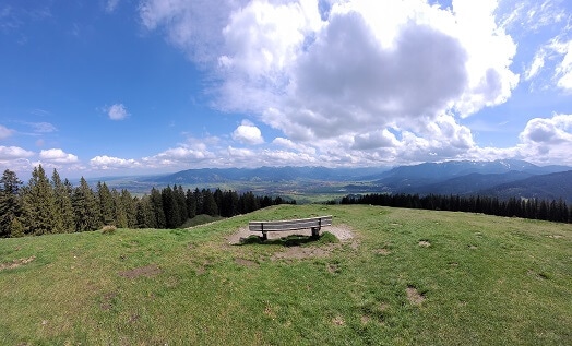 Panorama-Aussicht vom Berg auf die Alpen