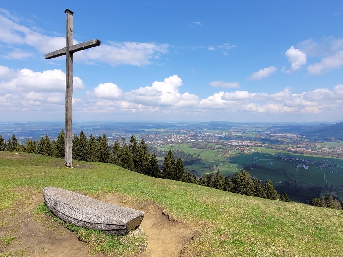 Gipfelkreuz auf Blomberg mit Aussicht
