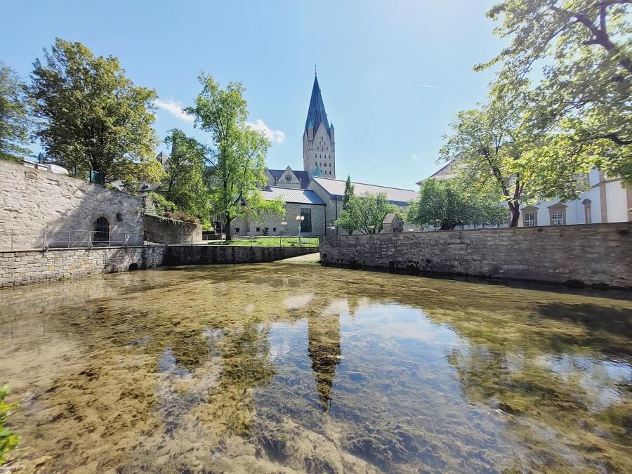 Blick auf die Dielenpader und den Paderborner Dom