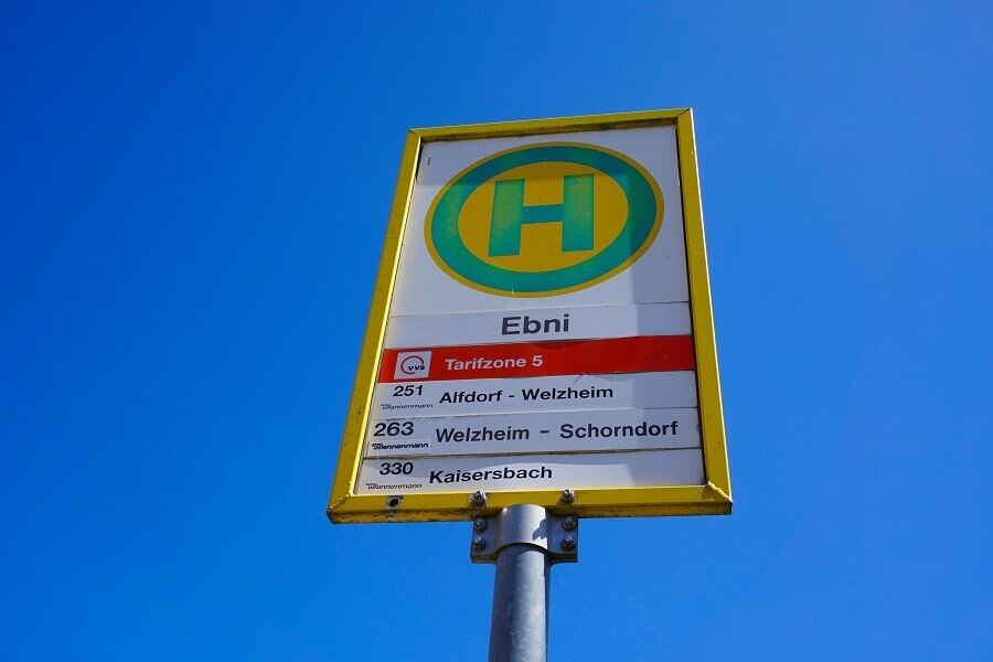 Schild der Bushaltestelle Ebni