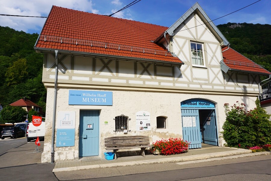 Wilhelm-Hauff-Museum und Freibad Honau