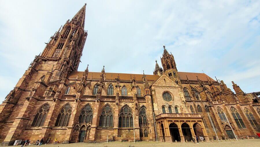 Imposante Kirche in Freiburg