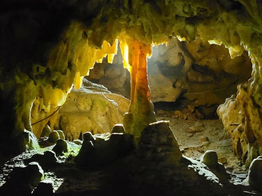 Tropfsteine in einer Höhle