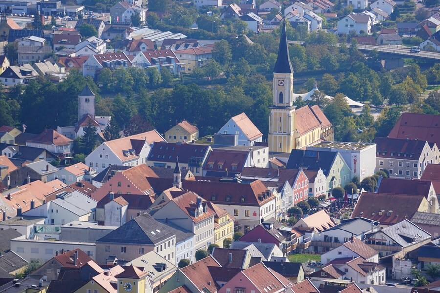 Blick auf Kelheim. Blick auf ein Stadtzentrum