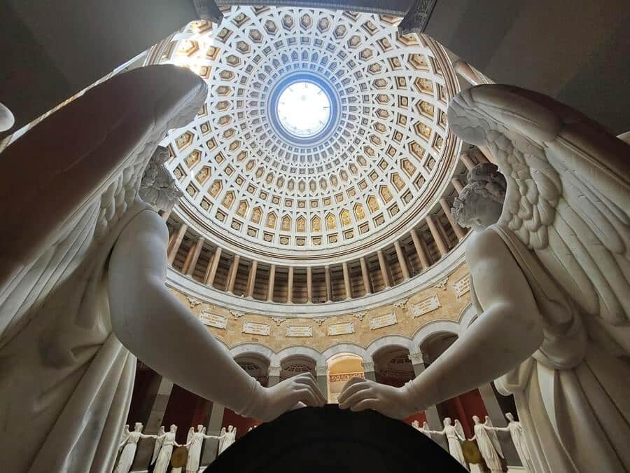 Die Befreiungshalle Kelheim ist wirklich spekakulär anzuschauen. Fotografen finden hier unzählig interessante und tolle Fotomotive! Schöne Gebäudekuppel