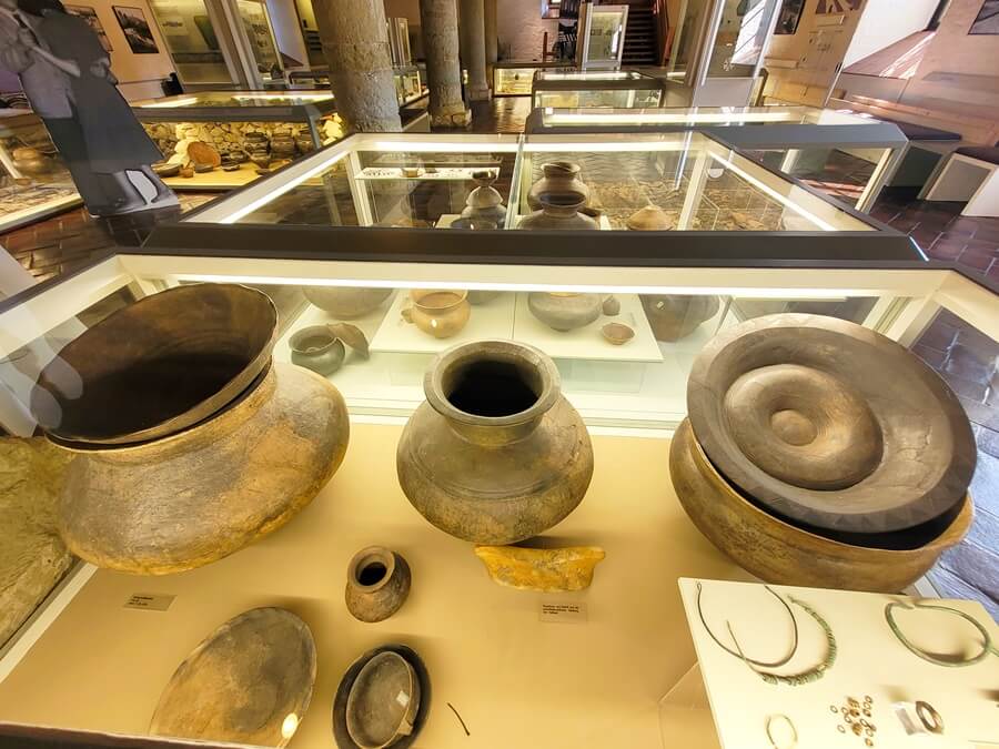 Das Archäologische Museum gehört sicherlich zu den interessantesten Sehenswürdigkeiten in Kelheim. Archäologische Funde