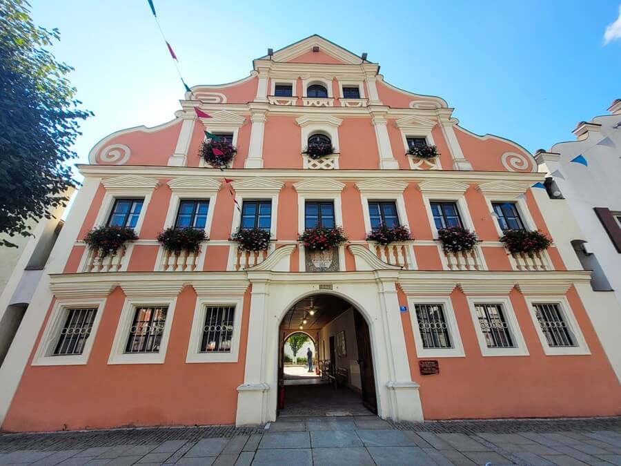 Das Neue Rathaus in Kelheim. Schöne Hausfassade