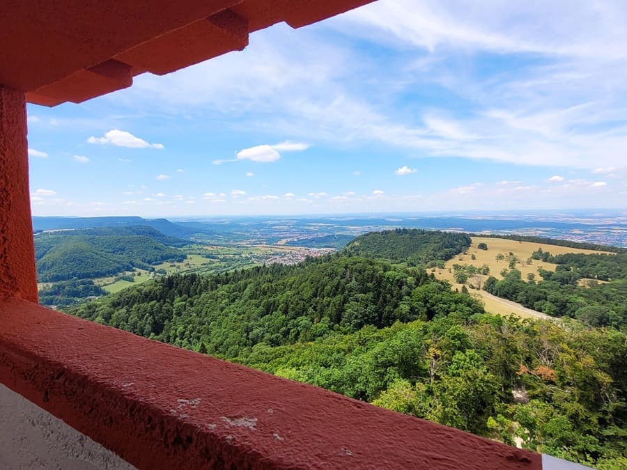 Fantastische Aussichten von der obersten Etage des Roßbergturms.