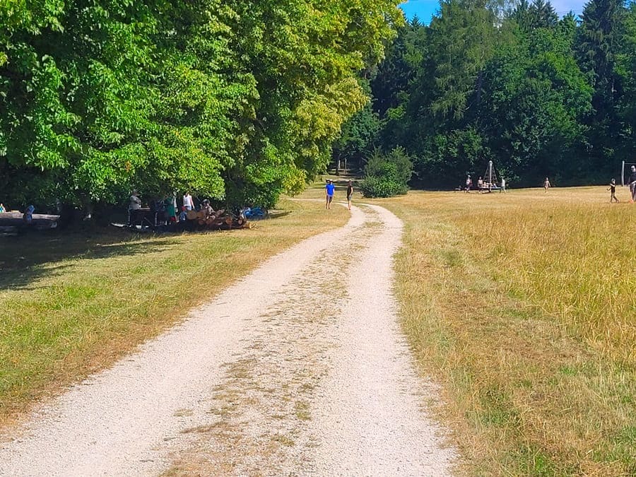 "hochgehteufelt": Wir haben die Eninger Weider mit all ihren Freizeitmöglichkeiten erreicht.