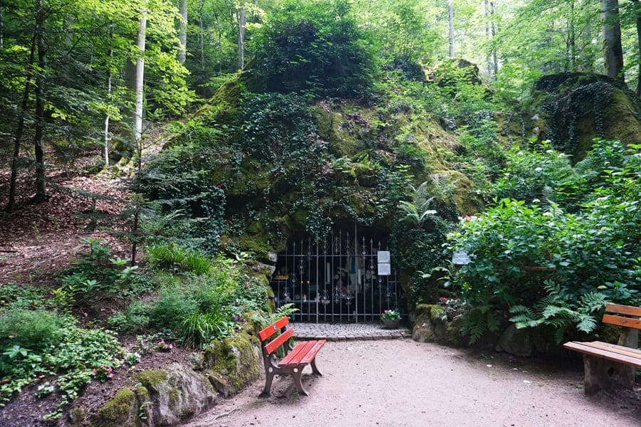 Die Lourdes-Grotte an der AugenBlick-Runde Oberachern Bienenbuckel.