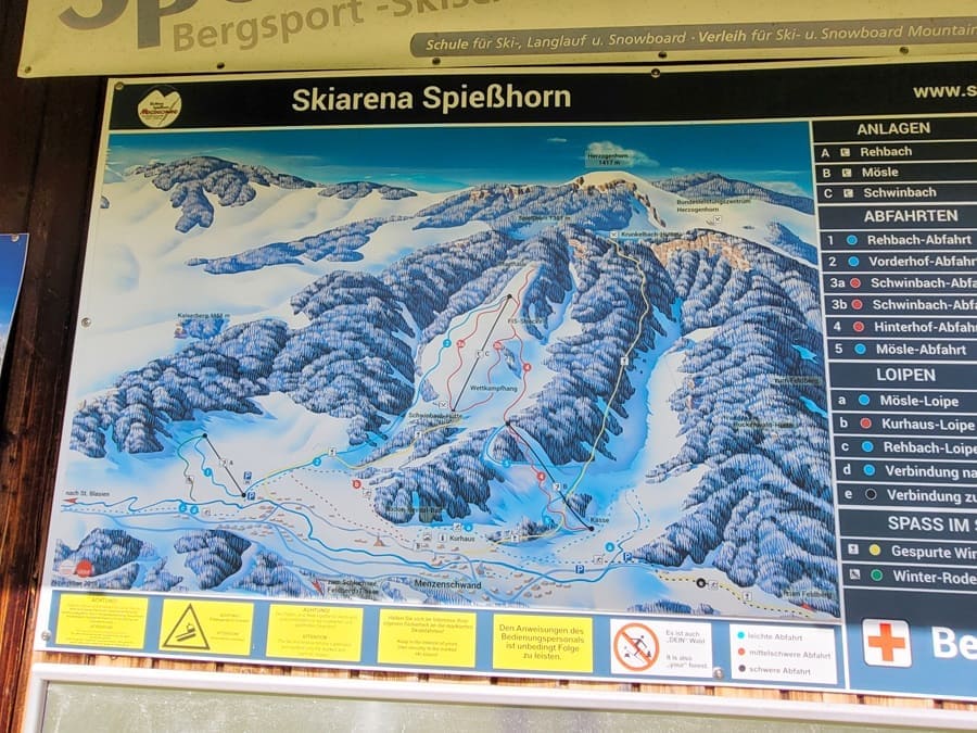 Auf diesem "Hidden Trail" im Schwarzwald wandern wir an der Skiarena Spießhorn in Menzenschwand entlang.