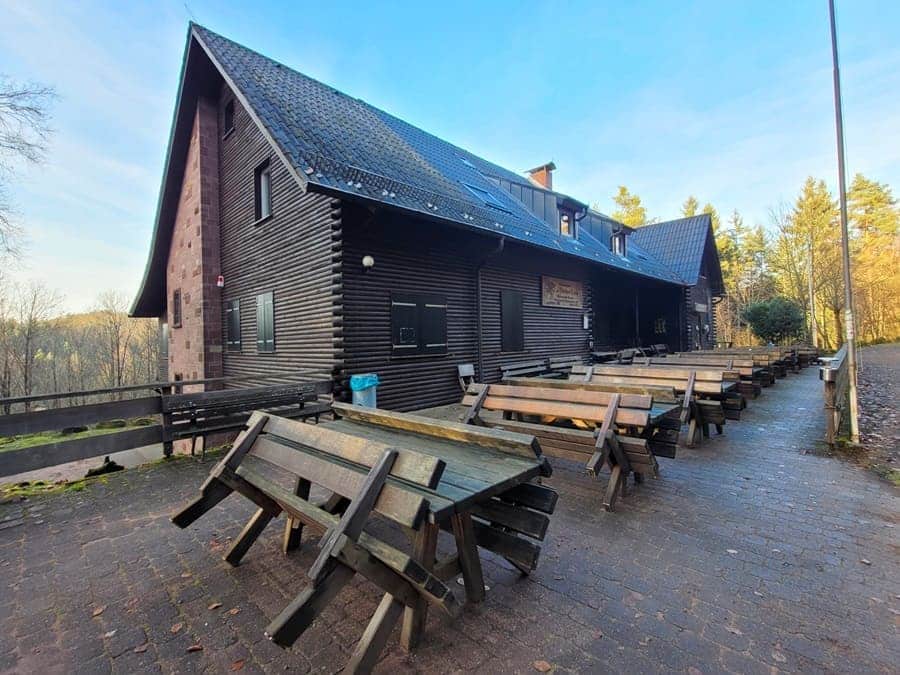 Das Wanderheim Dicke Eiche ist die perfekte Einkehrmöglichkeit auf dem Burghalder-Weg.