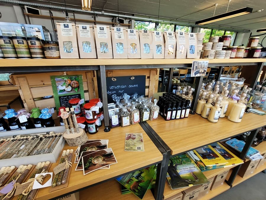 Im Cafè Pause können viele regionale Produkte erworben werden.