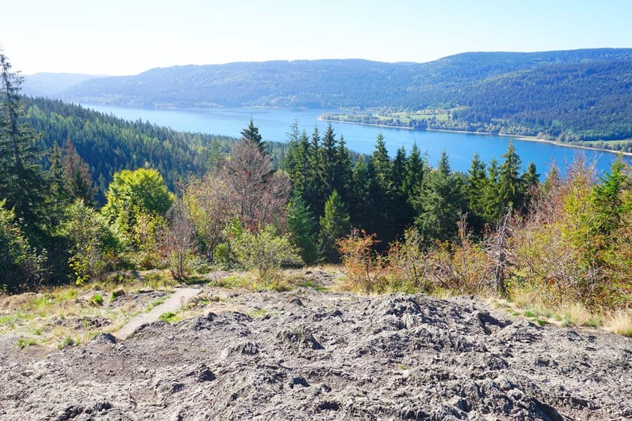 Fantastische Aussichten: Blick auf den Schluchsee vom Bildsteinfelsen auf der Etappe 4 vom Schluchtensteig im Südschwarzwald.