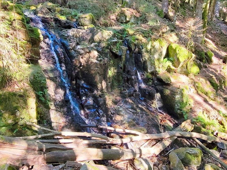 Auf dem Schluchtensteig wandern: Windbergwasserfall in der Windbergschlucht in St. Blasien.